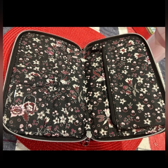 Vera Bradley RFID On The Go Wristlet/ Clutch - Picture 3 of 5